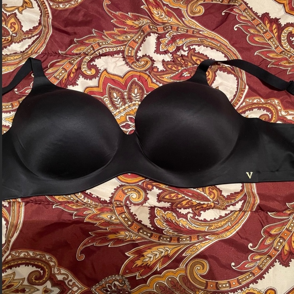Victoria Secret Bra BLACK size 38DDD ❤️